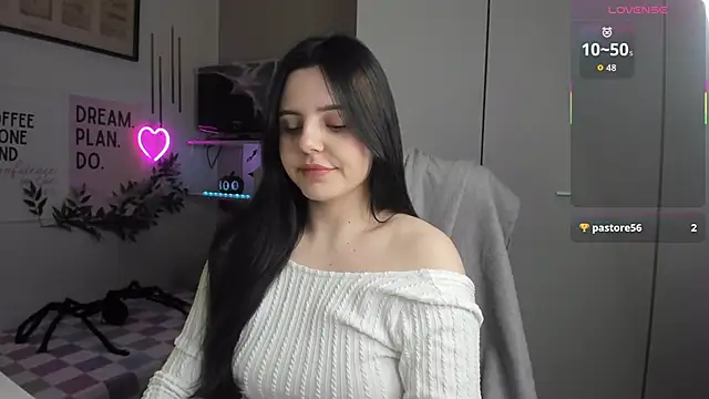 LiaWoow online show from November 10, 2025, 8:24 am