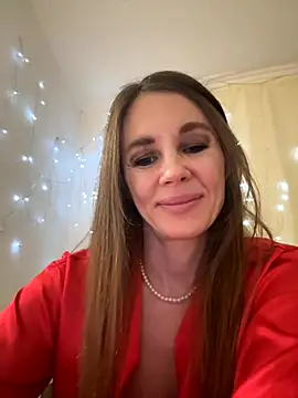 LucieMack online show from November 30, 2025, 2:21 pm