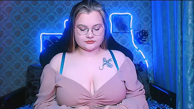 InLoveWithLife26 online show from March 30, 2026, 7:48 pm