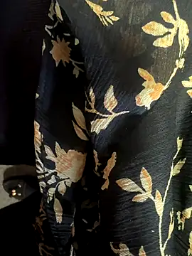 HiddenHoneyLDN online show from December 5, 2025, 10:02 am