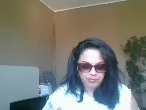 ITALIANASISIXX online show from April 9, 2026, 12:21 pm