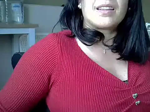 ITALIANASISIXX online show from May 19, 2026, 1:28 pm