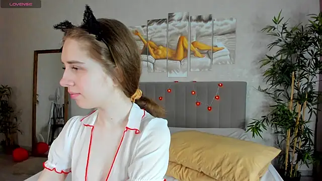 Camilla Kelly online show from February 18, 2026, 1:12 am