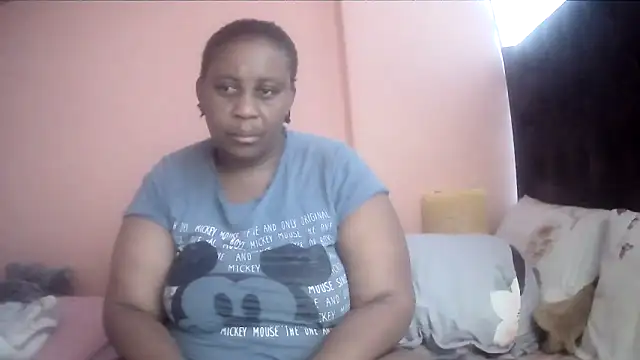 HUGEASSXXXXX online show from November 22, 2025, 4:55 am