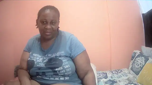 HUGEASSXXXXX online show from December 18, 2025, 4:07 am