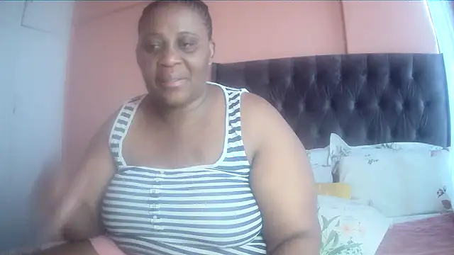 HUGEASSXXXXX online show from February 25, 2026, 5:28 am