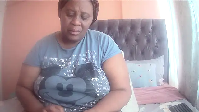 Snapshot of HUGEASSXXXXX chatting on March 25, 2026, 5:35 am HUGEASSXXXXX online show from March 25, 2026, 5:35 am