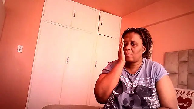 HUGEASSXXXXX online show from July 4, 2026, 6:30 am