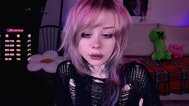 Lollyshy online show from November 28, 2025, 10:29 am