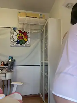 jiajia L online show from December 4, 2025, 6:44 am