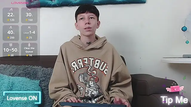 LiamBrown09 online show from December 1, 2025, 7:08 pm