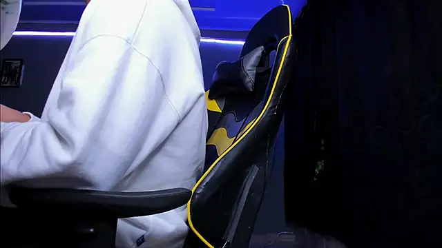 Snapshot of alexgiraldo__ chatting on October 27, 2025, 3:21 am alexgiraldo online show from October 27, 2025, 3:21 am