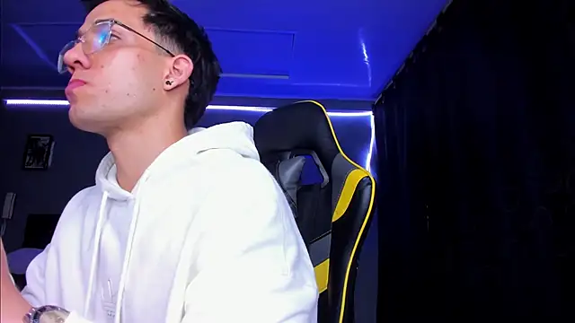 Snapshot of alexgiraldo__ chatting on November 14, 2025, 5:06 am alexgiraldo online show from November 14, 2025, 5:06 am