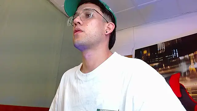 Snapshot of alexgiraldo__ chatting on June 20, 2026, 1:09 am alexgiraldo online show from June 20, 2026, 1:09 am