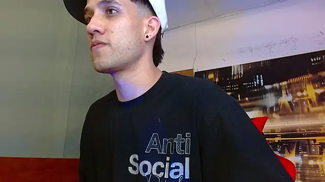 Snapshot of alexgiraldo__ chatting on August 1, 2026, 2:55 am alexgiraldo online show from August 1, 2026, 2:55 am