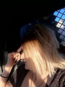 Splash Queen420 online show from April 5, 2026, 11:02 pm