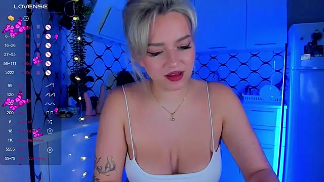 Candy Mur online show from October 9, 2025, 9:02 pm