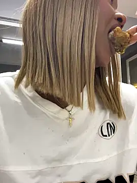 alisonn moon online show from November 22, 2025, 12:42 am