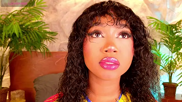 Snapshot of alisonn_moon chatting on June 17, 2026, 10:32 pm alisonn moon online show from June 17, 2026, 10:32 pm