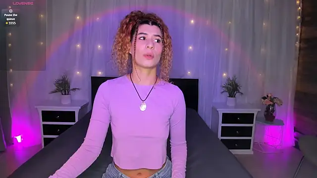 Evolet Bee online show from September 16, 2025, 2:07 pm