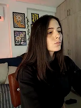 mishelkrave  online show from October 6, 2025, 1:36 am