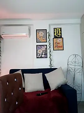 Snapshot of mishelkrave_ chatting on October 9, 2025, 1:25 am mishelkrave online show from October 9, 2025, 1:25 am