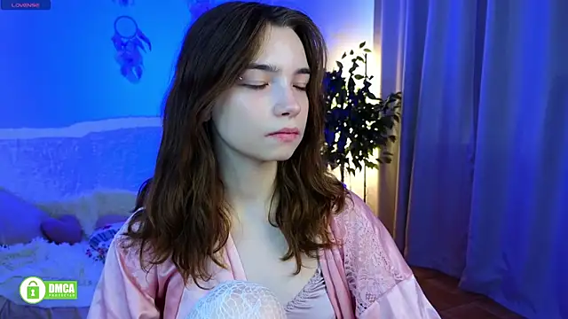 Evi Brook online show from April 3, 2026, 12:25 pm