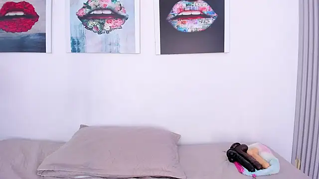 Monika-Ruiz online show from September 25, 2025, 7:28 pm