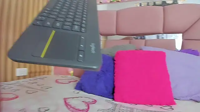 Mila grace  online show from June 10, 2026, 6:40 pm