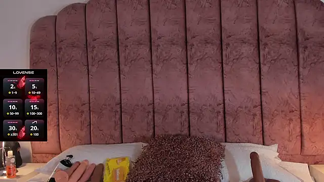 Snapshot of ValeskaZuev1 chatting on October 9, 2025, 7:01 pm ValeskaZuev1 online show from October 9, 2025, 7:01 pm