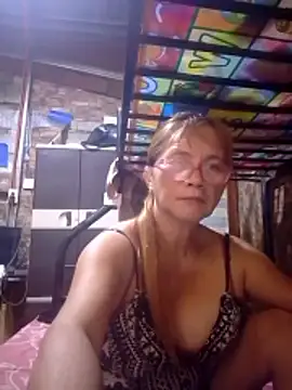 Snapshot of SexyHottMom chatting on January 17, 2026, 5:12 am SexyHottMom online show from January 17, 2026, 5:12 am