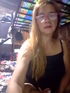 Snapshot of SexyHottMom chatting on January 17, 2026, 9:18 pm SexyHottMom online show from January 17, 2026, 9:18 pm