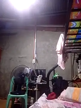 Snapshot of SexyHottMom chatting on February 4, 2026, 12:11 pm SexyHottMom online show from February 4, 2026, 12:11 pm