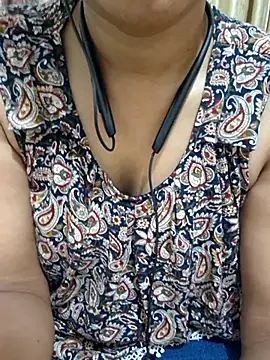 Queen Nora online show from June 4, 2026, 2:45 pm
