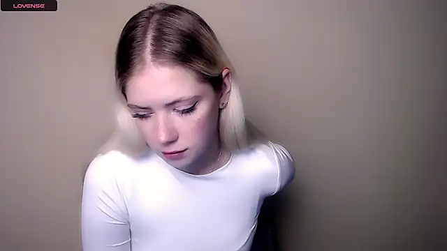 Snapshot of AliceHotty_ chatting on September 11, 2025, 6:13 am AliceHotty  online show from September 11, 2025, 6:13 am