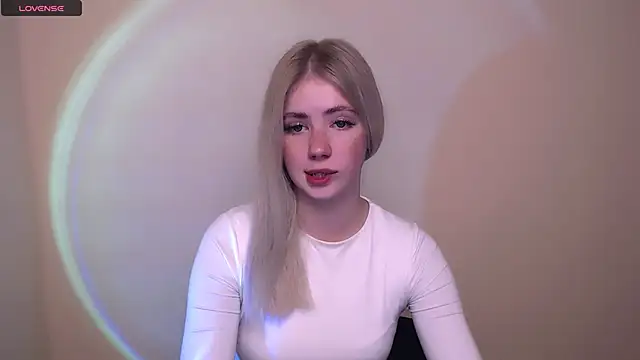 Snapshot of AliceHotty_ chatting on October 17, 2025, 12:19 pm AliceHotty  online show from October 17, 2025, 12:19 pm