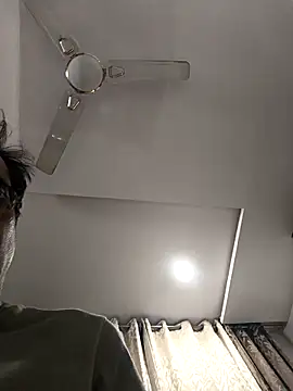 moonflower25 online show from December 16, 2025, 5:18 pm