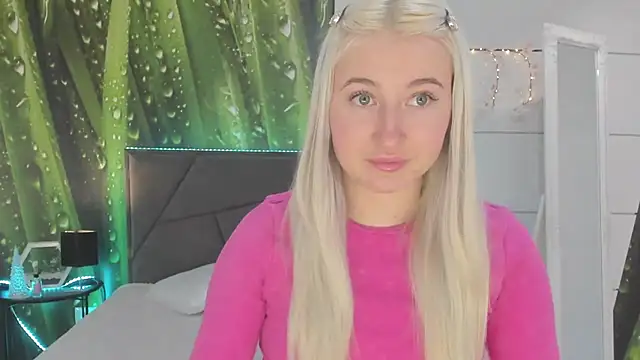 HollyTailors online show from February 4, 2026, 6:30 am