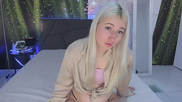 HollyTailors online show from February 17, 2026, 6:10 am