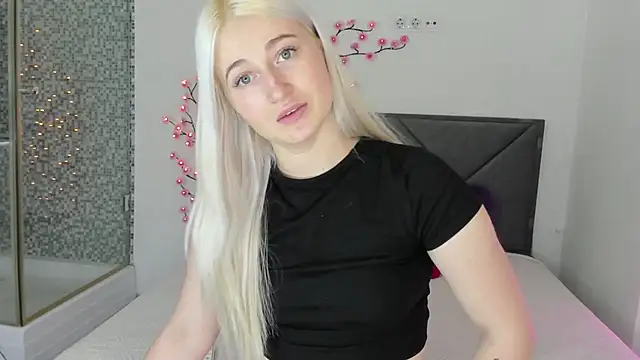 HollyTailors online show from February 26, 2026, 1:21 pm