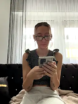 Snapshot of Emilia_Mausi chatting on October 12, 2025, 9:08 am Emilia Mausi online show from October 12, 2025, 9:08 am