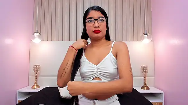 Snapshot of MelanyWayne_ chatting on May 4, 2026, 5:53 pm MelanyWayne online show from May 4, 2026, 5:53 pm