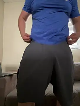 raulgzz4 online show from May 28, 2026, 4:37 pm