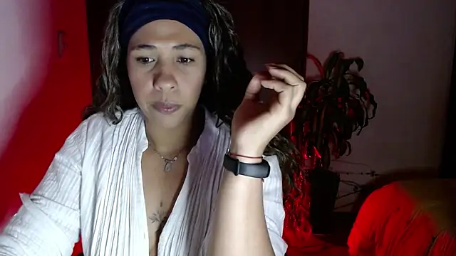 IVONNE COLLINS33 online show from March 18, 2026, 12:03 am