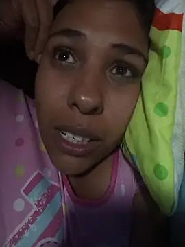 IVONNE COLLINS33 online show from April 15, 2026, 3:24 am