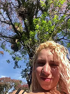 Snapshot of Bruna551 chatting on October 12, 2025, 6:40 pm Bruna551 online show from October 12, 2025, 6:40 pm