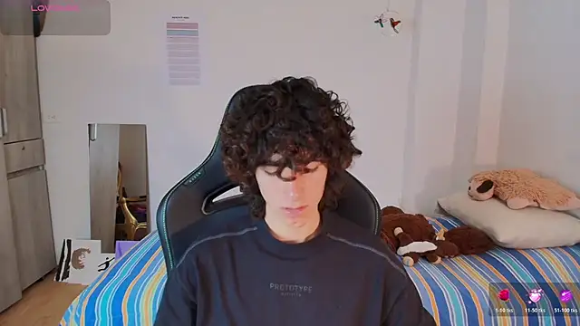 Nude Boy18 online show from March 3, 2026, 6:14 pm