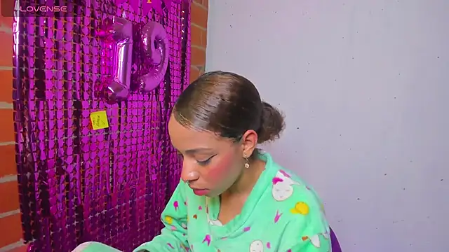 yumi hanna online show from September 23, 2025, 1:52 am