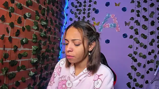 yumi hanna online show from November 6, 2025, 12:33 am