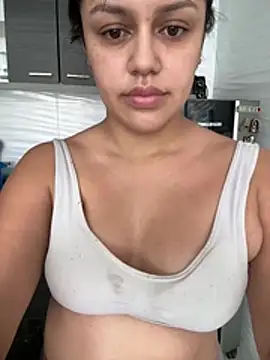 Snapshot of lunita_sweet5 chatting on February 18, 2026, 4:03 pm lunita sweet5 online show from February 18, 2026, 4:03 pm